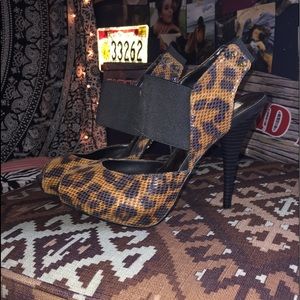 Cute black and Cheetah pattern heels